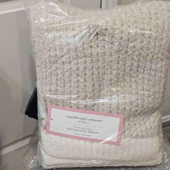 Cupcakes & Cashmere At Home Comfy Decorative Throw Blanket - Picture 6 of 6
